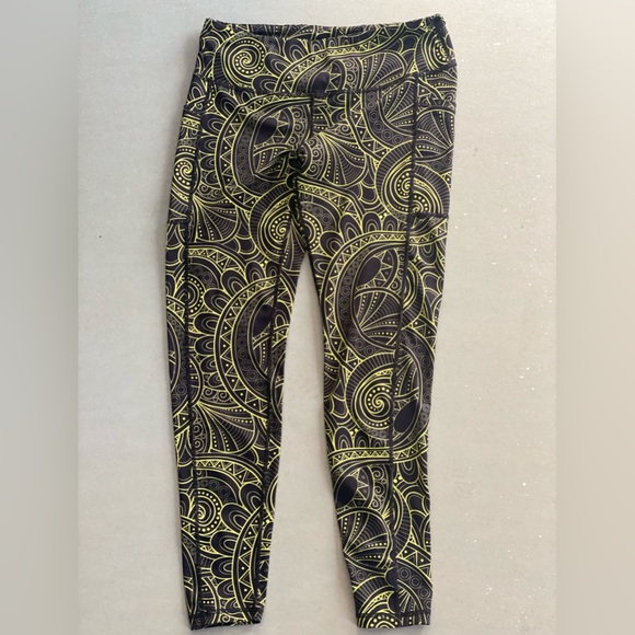 CVG leggings worn once Black and Chartreuse cell phone side pocket - Picture 4 of 4